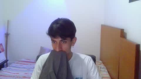 Snapshot of zack_kingg chatting on 10.28.25 Zack King online show from 10.28.25