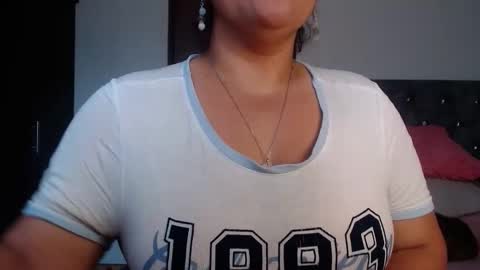 Snapshot of zahi_willx chatting on 11.06.25 Zahi ... wants to play with everyone...yessss online show from 11.06.25