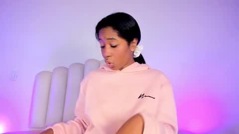 Zaira online show from 11.25.25