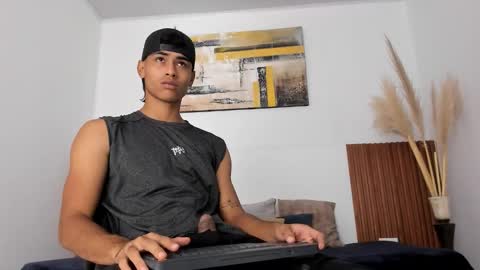 Snapshot of zander_2120 chatting on 10.28.25 Zander online show from 10.28.25