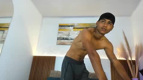 Snapshot of zander_2120 chatting on 11.10.25 Zander online show from 11.10.25