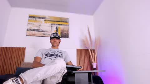 Snapshot of zander_2120 chatting on 11.11.25 Zander online show from 11.11.25