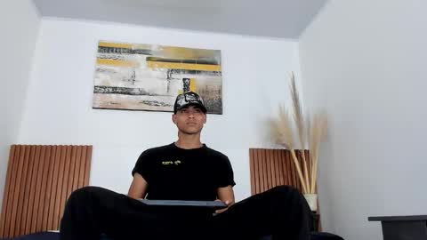 Snapshot of zander_2120 chatting on 11.21.25 Zander online show from 11.21.25