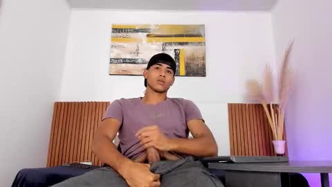 Snapshot of zander_2120 chatting on 11.22.25 Zander online show from 11.22.25