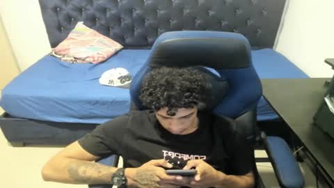 Snapshot of zanxley_ chatting on 12.26.24 zanxley_ online show from 12.26.24