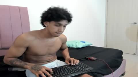 Snapshot of zanxley_ chatting on 01.06.25 zanxley_ online show from 01.06.25