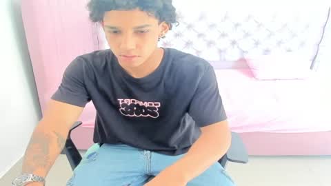 Snapshot of zanxley_ chatting on 01.28.25 zanxley_ online show from 01.28.25