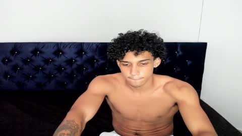 Snapshot of zanxley_ chatting on 02.05.25 zanxley_ online show from 02.05.25