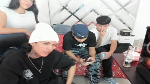 Snapshot of zanxley_ chatting on 02.06.25 zanxley_ online show from 02.06.25