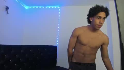 Snapshot of zanxley_ chatting on 02.18.25 zanxley_ online show from 02.18.25