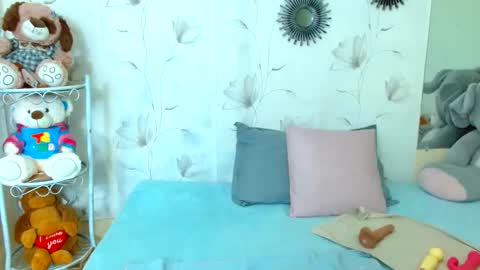 Snapshot of zara_cute18 chatting on 11.10.25 Zara online show from 11.10.25