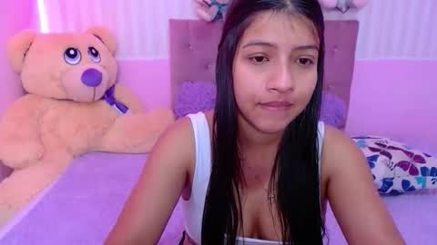 Snapshot of zara_cute18 chatting on 11.25.25 Zara online show from 11.25.25