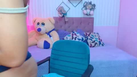 Snapshot of zara_cute18 chatting on 12.01.25 Zara online show from 12.01.25