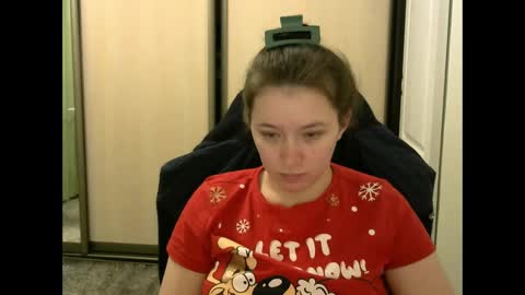 Snapshot of zara_golden chatting on 01.04.25 chaturcum online show from 01.04.25