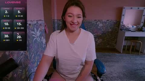 Snapshot of zara_golden chatting on 09.23.25 chaturcum online show from 09.23.25