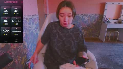 Snapshot of zara_golden chatting on 09.29.25 chaturcum online show from 09.29.25