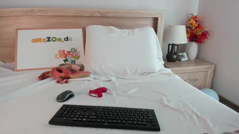 Snapshot of zaraagnes chatting on 11.13.25 Agnes online show from 11.13.25