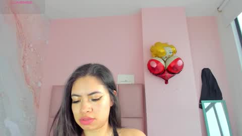 Snapshot of zarah_torres chatting on 10.31.25 Zarah online show from 10.31.25