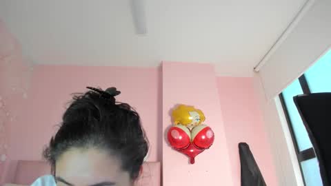 Snapshot of zarah_torres chatting on 11.25.25 Zarah online show from 11.25.25