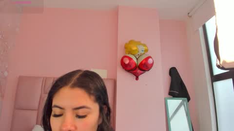 Snapshot of zarah_torres chatting on 11.29.25 Zarah online show from 11.29.25