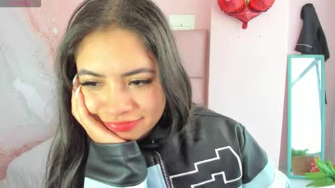 Snapshot of zarah_torres chatting on 11.30.25 Zarah online show from 11.30.25