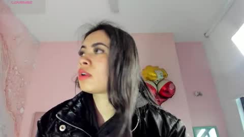 Snapshot of zarah_torres chatting on 12.16.25 Zarah online show from 12.16.25