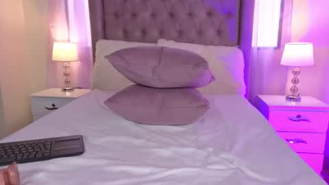 ZaraQuiinn online show from 10.17.25