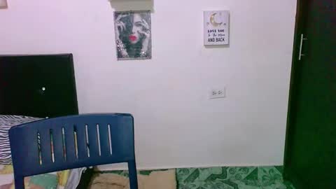 Snapshot of zaray_45bella chatting on 02.14.26 zaray online show from 02.14.26