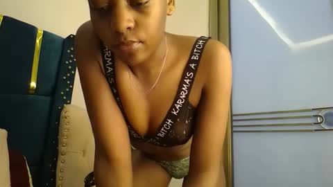 Snapshot of zariah011 chatting on 04.21.26 zariah online show from 04.21.26