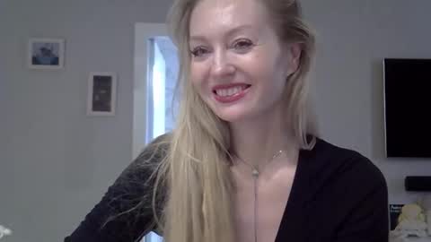 Zarina Swift online show from 10.18.25