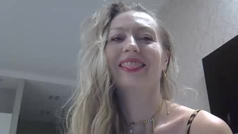 Zarina Swift online show from 11.15.25