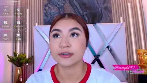 Snapshot of zayda_ chatting on 12.21.25 Zayda online show from 12.21.25