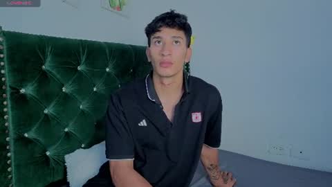 Snapshot of zaynmoretti chatting on 06.24.26 zaynmoretti online show from 06.24.26