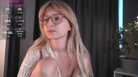 Snapshot of zegoi chatting on 10.24.25 Avi online show from 10.24.25