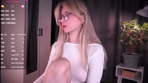 Snapshot of zegoi chatting on 11.12.25 Avi online show from 11.12.25