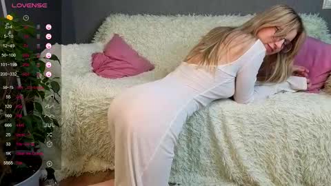 Snapshot of zegoi chatting on 11.26.25 Avi online show from 11.26.25