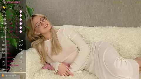 Snapshot of zegoi chatting on 12.03.25 Avi online show from 12.03.25