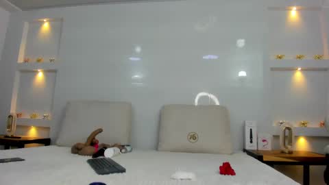 Snapshot of zenda_evans chatting on 09.25.25 Zenda Evans online show from 09.25.25