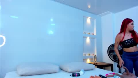 Snapshot of zenda_evans chatting on 10.01.25 Zenda Evans online show from 10.01.25