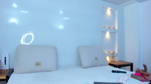 Snapshot of zenda_evans chatting on 10.21.25 Zenda Evans online show from 10.21.25