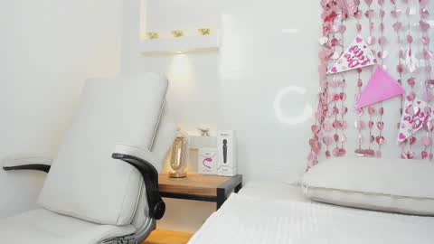 Zenda Evans online show from 02.13.26