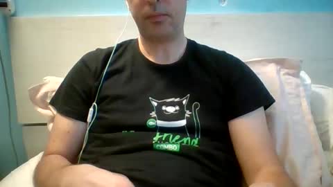 Snapshot of zeus00811 chatting on 11.30.25 zeus online show from 11.30.25