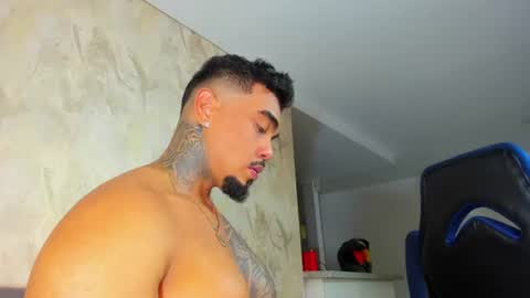 Snapshot of zeus_strong93 chatting on 06.15.26 zeus strong online show from 06.15.26