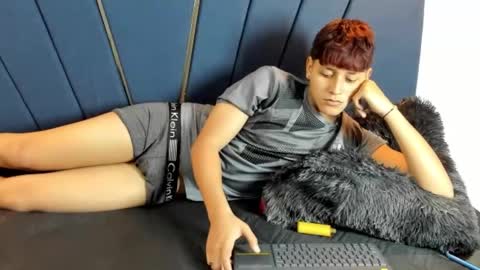 Snapshot of zeusapollofuck chatting on 09.12.25 zeusapollofuck online show from 09.12.25