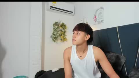 Snapshot of zeusapollofuck chatting on 09.13.25 zeusapollofuck online show from 09.13.25