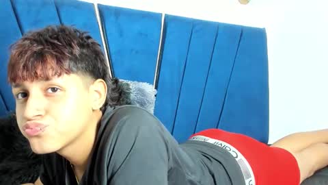 Snapshot of zeusapollofuck chatting on 09.26.25 zeusapollofuck online show from 09.26.25