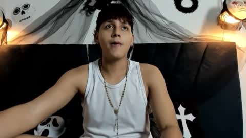 Snapshot of zeusapollofuck chatting on 10.15.25 zeusapollofuck online show from 10.15.25