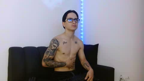 Snapshot of zeusdark19 chatting on 04.25.26 zeus online show from 04.25.26