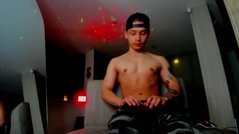 Snapshot of zeusjeff chatting on 12.23.25 zeus online show from 12.23.25