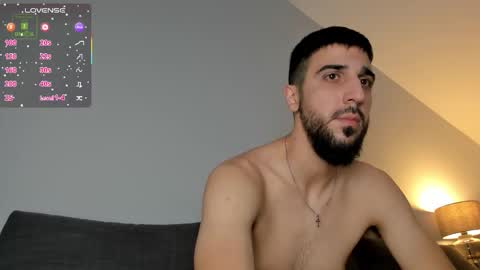 Snapshot of zeyn_edwards chatting on 11.25.25 ZEYN online show from 11.25.25